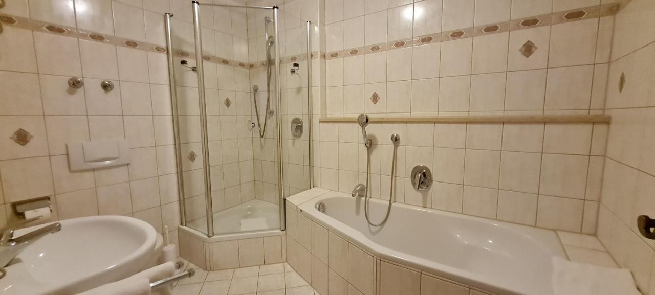 Gasthof - Hotel Zur Post Pocking  Luaran gambar